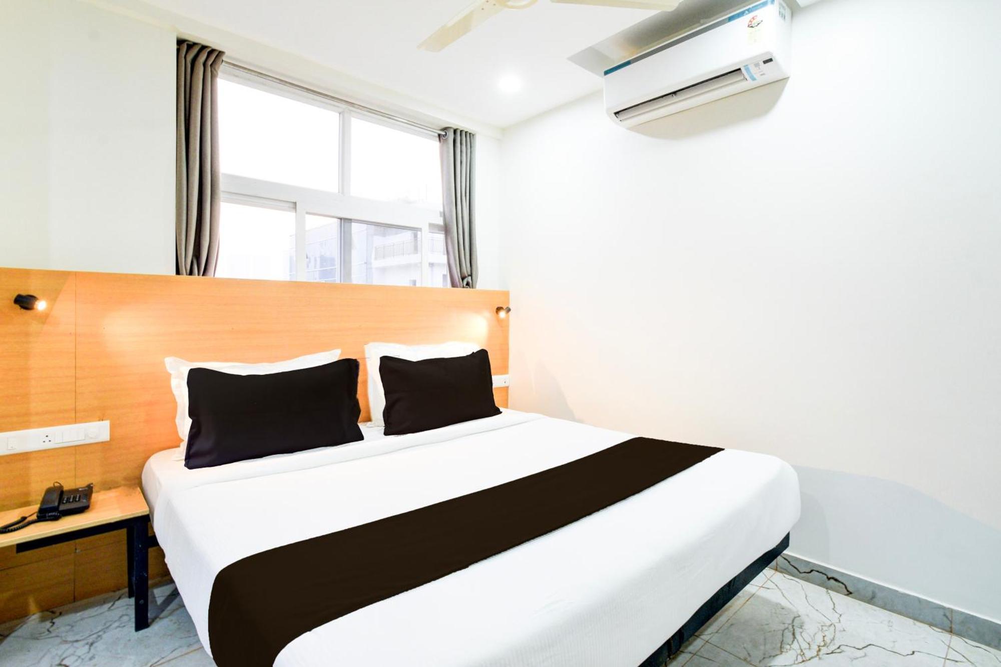 Super Townhouse Unnam Hotels Backside Of Tabala Rasa Pub, Financial District Hyderabad Luaran gambar